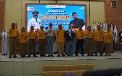 Pembukaan Lomba Kompetensi Siswa (LKS) Dikmen Cabang Dinas Pendidikan Bojonegoro di SMKN 1 Tuban